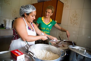 Schauspielerin Eva Habermann besucht ein Straßenkinderprojekt Avicres in Noca Iguaçu bei Rio Janeiro.Eva Habermann engagiert sich seit vielen Jahren für Adveniat dem Hilfswerk für Lateinamerika.