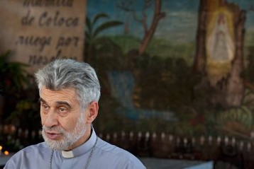 Mons. Sergio Gualberti (Weihbischof in Santa Cruz) zu Besuch im Wallfahrtsort Cotoca mit der "Virgen de Cotoca" (Interview).