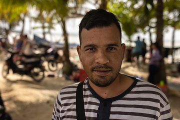 Portrait eines jungen Venezolaners, der es geschafft hat, nach Panama zu gelangen.