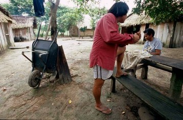 Zoró Indianer Reservat, Mato Grosso,  Brasilien;
Reportage der Maristenordensfrauen Silvia und Valdere