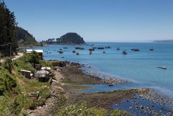 Anfang des Jahres 2010 bebte in Chile die Erde und haushohe Meereswellen rollten auf die Küste zu. Der Küstenort Lenga wurde dabei zum Teil zerstört.