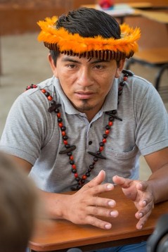 Lehrer Ronald Guiseppi Entsacua Walach (29 Jahre) beim Interview Im Ausbildungs-Institut „Victor Andrés Belaunde“ . Hier werden indigene Lehrer und Lehrerinnen aus- und weitergebildet.