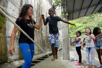 Kindertrag im Centro Socioeducativo in der Favela Campinho