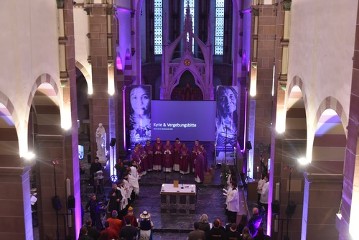 Unter dem Motto „Chancen geben – Jugend will Verantwortung“ hat das Lateinamerika-Hilfswerk Adveniat die bundesweite Advents- und Weihnachtsaktion der katholischen Kirche am 2. Dezember 2018 in Wiesbaden eröffnet.