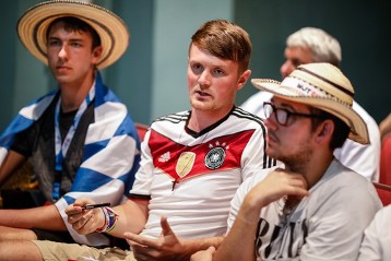 Junge Pilger aus Deutschland fragen die Vertreter der Adveniat-Projekte auf dem YouthHearing WJT Panama 2019 mit  250 jungen Pilgern im Museo de Canal in Panama Stadt.