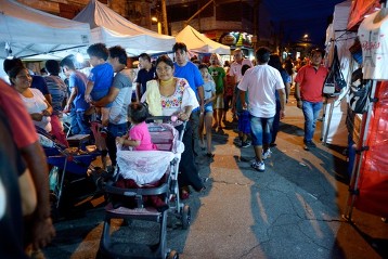 Von bolivianischen Immigranten abgehaltener Markt (Feira Boliviana) in der Rua Coimbra, Stadtteil Brás
