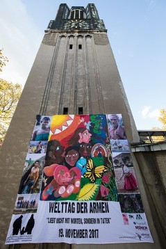 Das Wandgemälde fertig am Turm