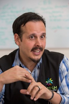 Mauricio López Oropeza in seinem Büro