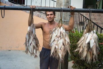 Fischer im Grenzort Tres Bocas.