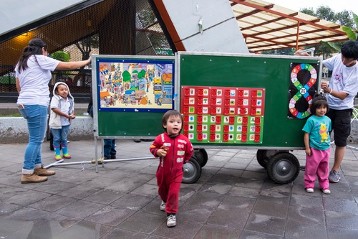 Die Mitarbeiter von Yolia betreiben im Armenviertel Santa María de Ribera in Mexiko-Stadt eine mobile Schule. Damit kommen sie zu den Kindern auf die Straße, die nicht regelmäßig zur Schule gehen.