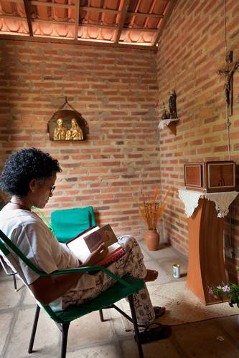 Schwesternhaus (Congregaçáo das Irmãs servas da Sagrada Familia): Elizete Diada Silva in der Haus-Kapelle