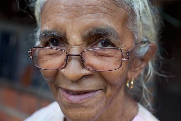 Porträt: Teresa de Jesuas Ferreira da Silva ist 78 Jahre alt und arbeitet noch immer auf ihrem kleinen Bauernhof
