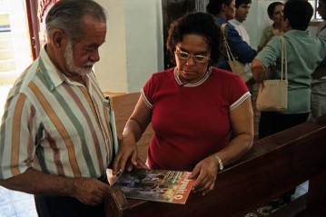 Kolumbiens Kirche baut zunehmend auf Laien
Katechetenausbildung in den Kursen von "ESPAC".
Teilnehmer der Katechetenausbildung "ESPAC" in der Kathedrale von San Andres.