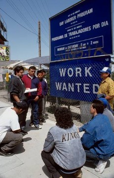 Luis (Casa Migrantes - Tijuana) informiert sich im Projekt "Day Laborer Program" in Hollywood/USA 1998