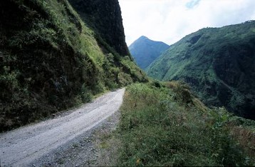 Leben an steilen Berghängen
Die Situation der Indigenas in Kolumbien
Berglandschaft in der Sierra Cauca	Diözese Popayàn	Kolumbien, Februar 2004