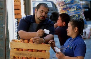 Lebensmittel-Sortierung in der Banco de Alimentos
Reportage: "Die Futterkrippe Ð Eine Essensbank für Arme"
Morelia, Mexiko, 22.02. 2006